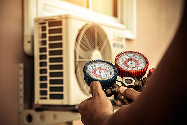 Professional Hvac technician working in New Braunfels, TX